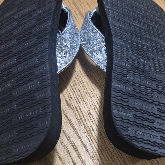 Yellow Box Black Sandals with Silver Glitter Straps Womens Size 9 - Picture 5 of 11